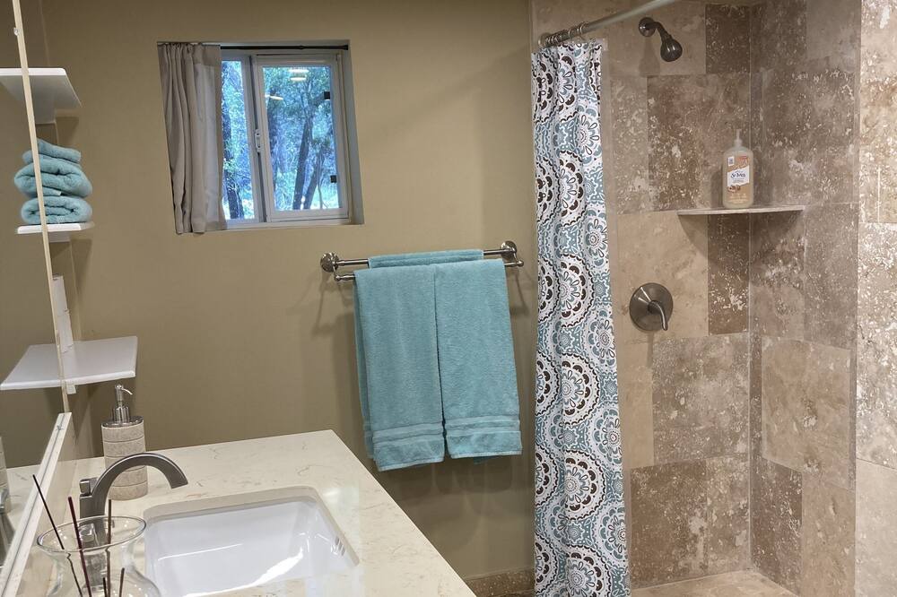 Photo of Bathroom in Round Mountain