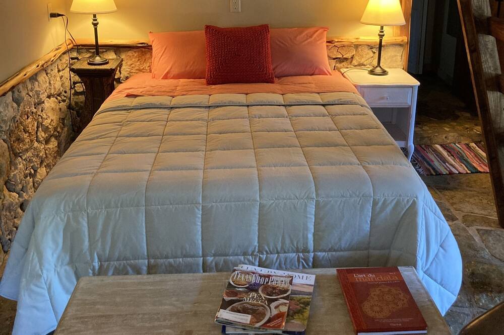 Photo of Bedroom in Round Mountain