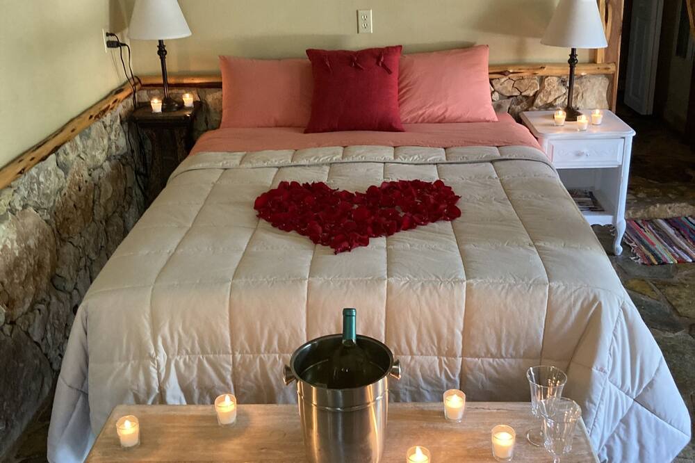 Photo of Bedroom in Round Mountain
