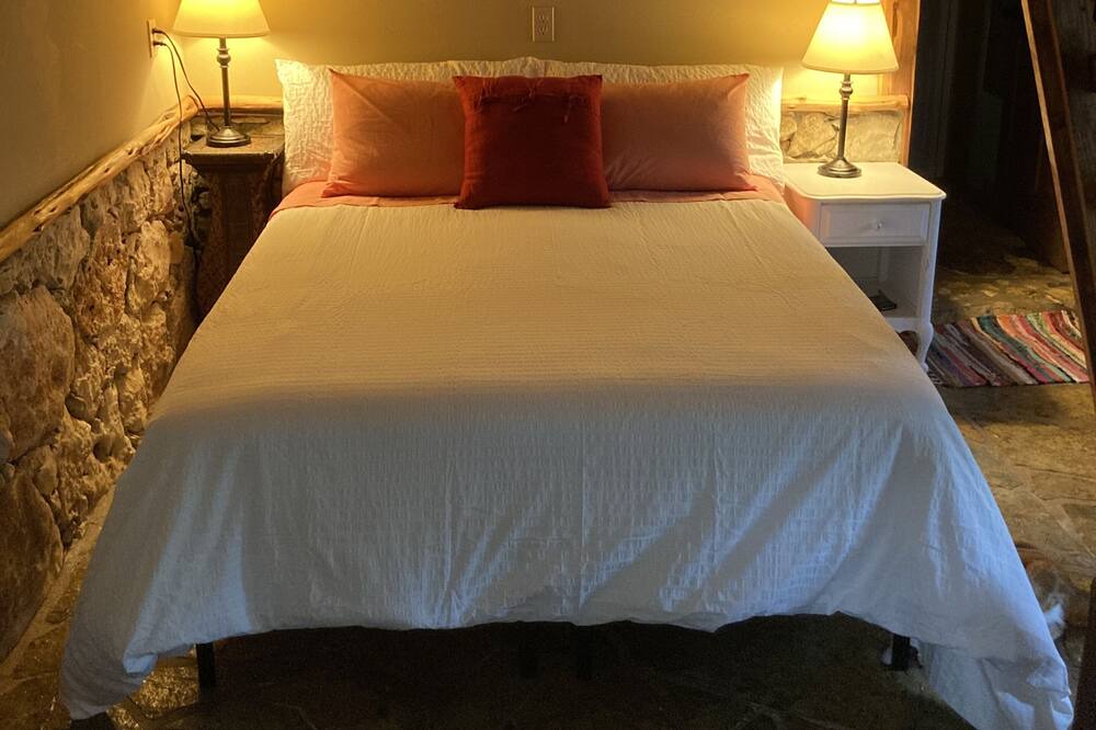 Photo of Bedroom in Round Mountain