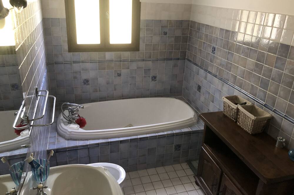 Photo of Bathroom in Sare