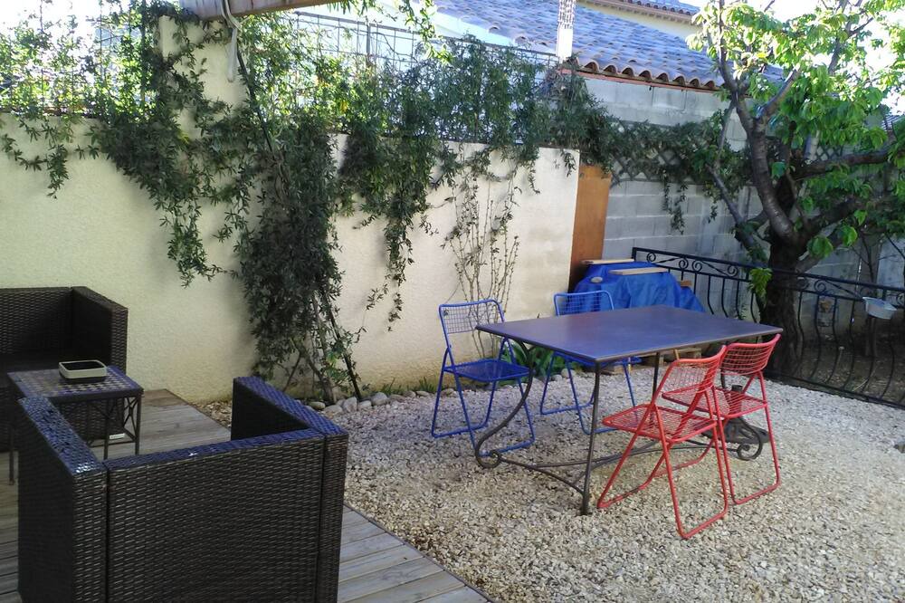 Photo of Patio Balcony in Saint-Julien-de-Peyrolas