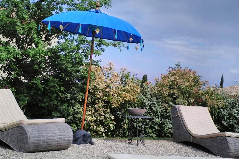 Photo of Patio Balcony in Saint-Julien-de-Peyrolas