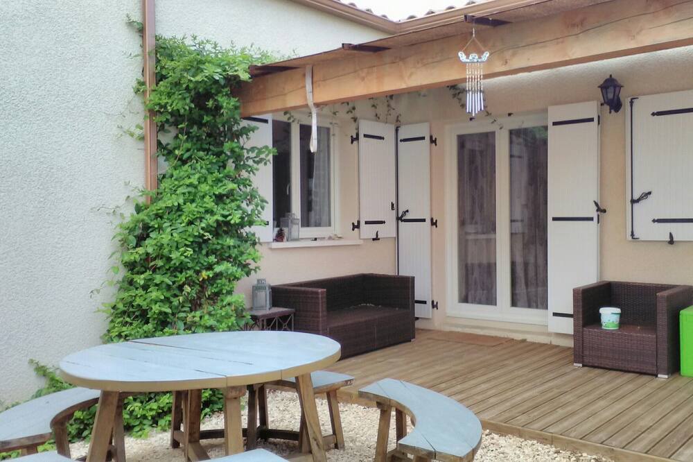 Photo of Patio Balcony in Saint-Julien-de-Peyrolas