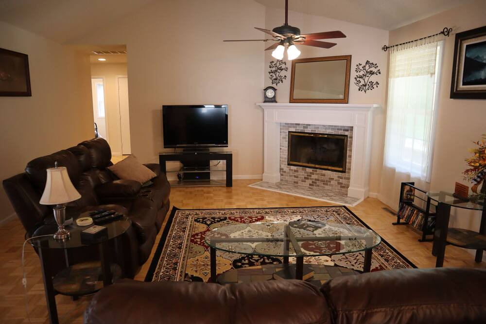 Photo of Livingroom in Rolla