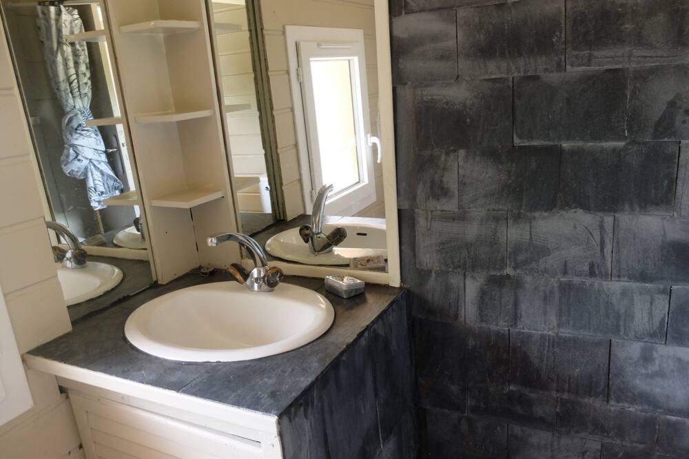 Photo of Bathroom in Saint-Antoine-l'Abbaye