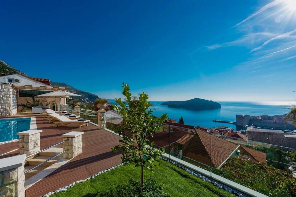 Photo of Others in Ploce