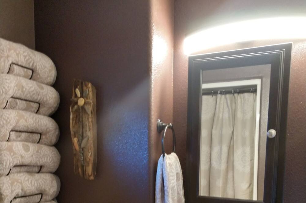 Photo of Bathroom in Yamhill