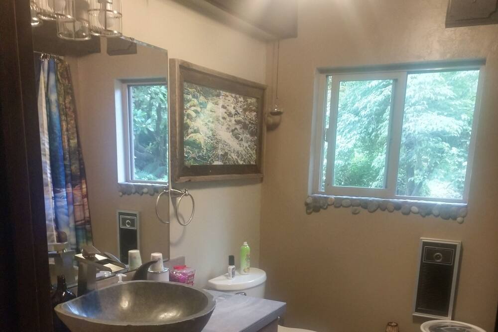 Photo of Bathroom in Yamhill