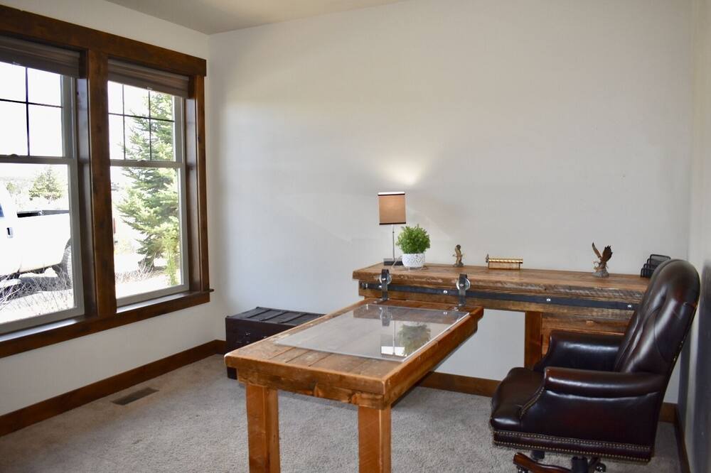 Photo of Bedroom in Powell Butte