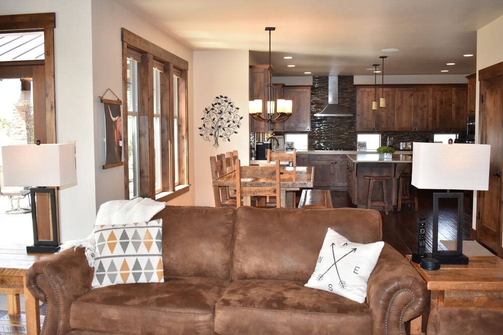 Photo of Livingroom in Powell Butte