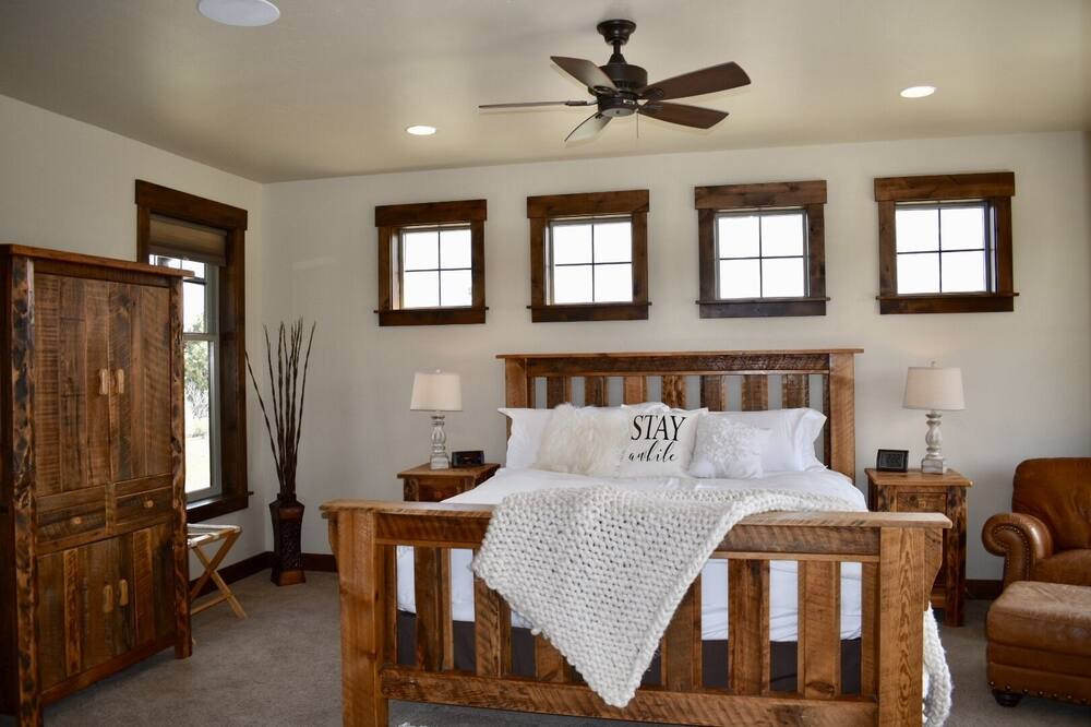 Photo of Bedroom in Powell Butte