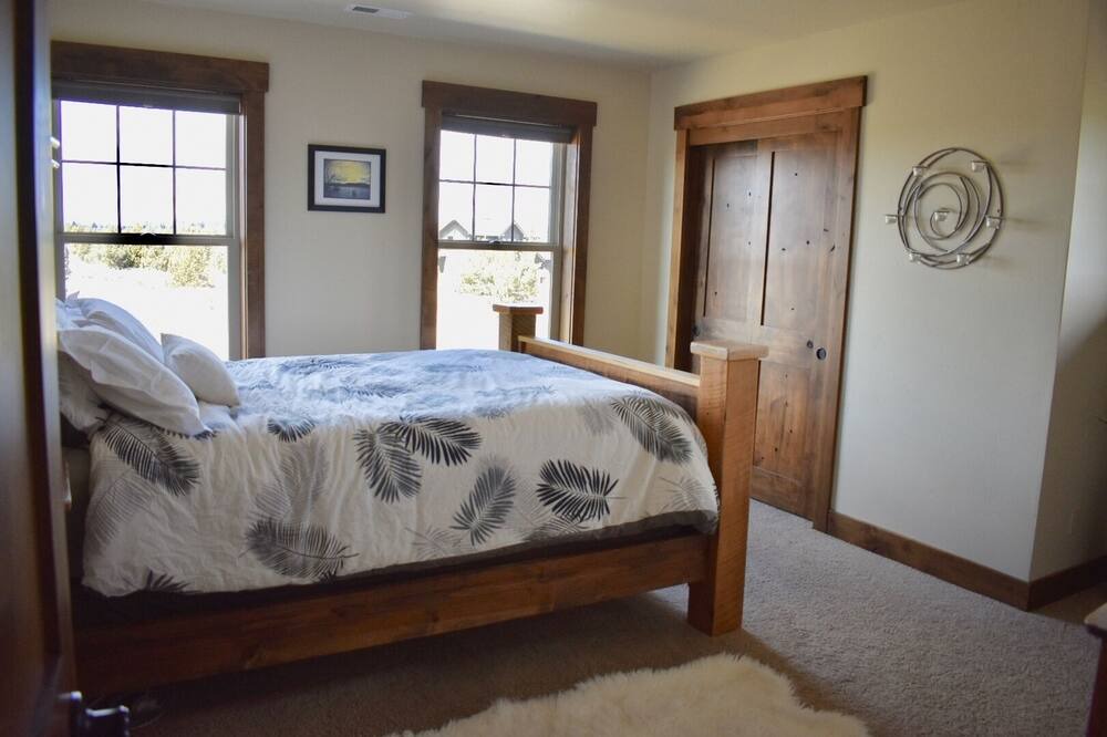 Photo of Bedroom in Powell Butte