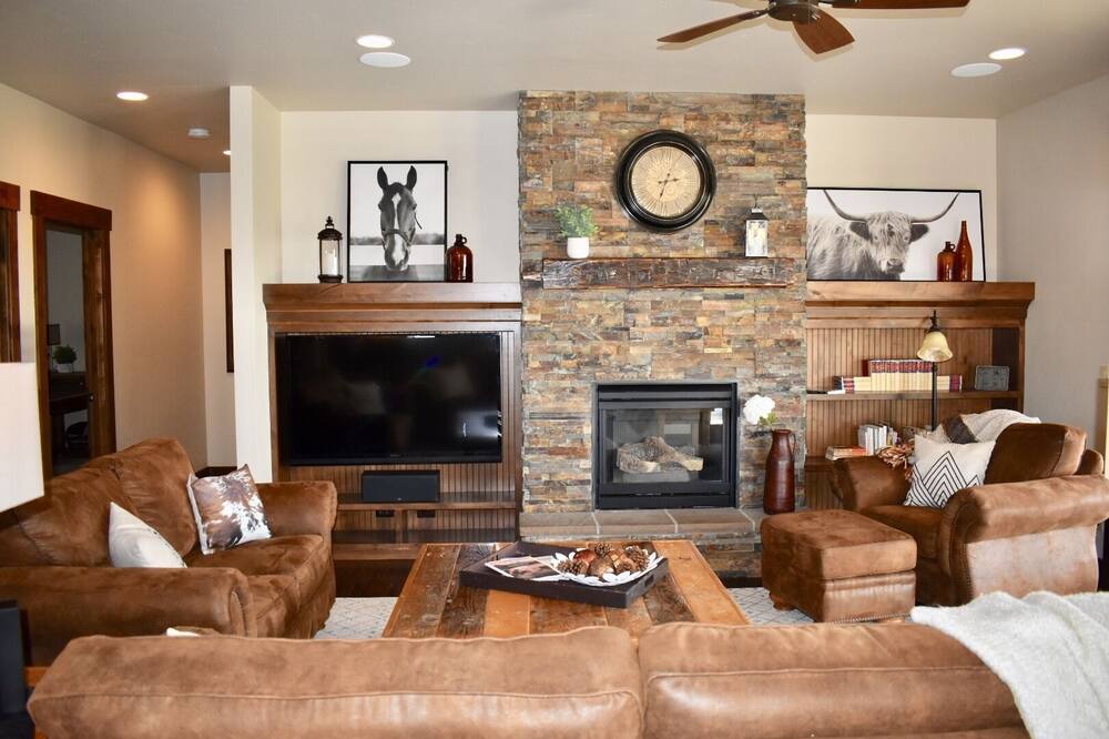 Photo of Livingroom in Powell Butte
