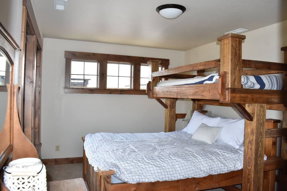 Photo of Bedroom in Powell Butte