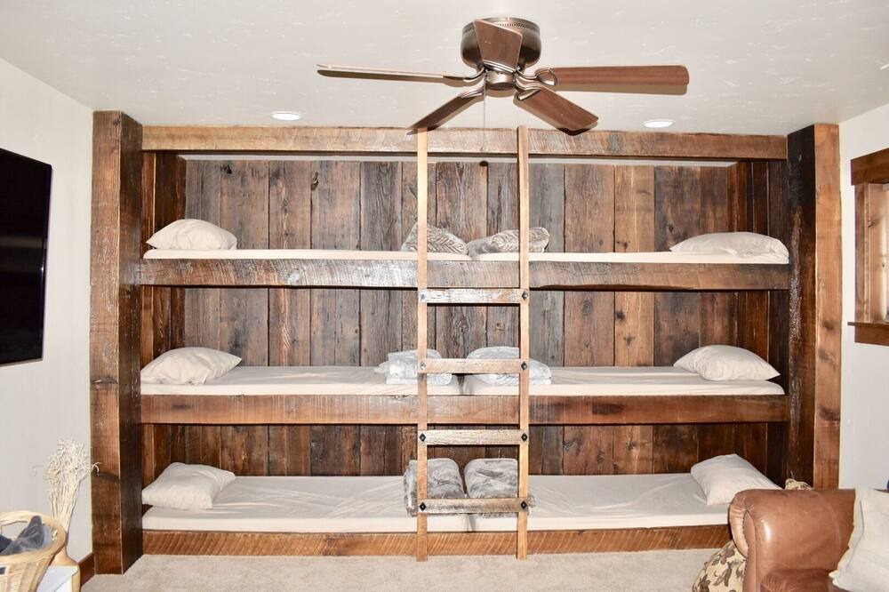 Photo of Bedroom in Powell Butte