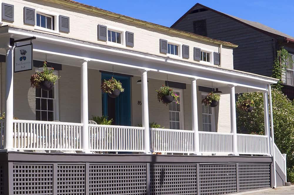 Photo of Outdoor in Connelly