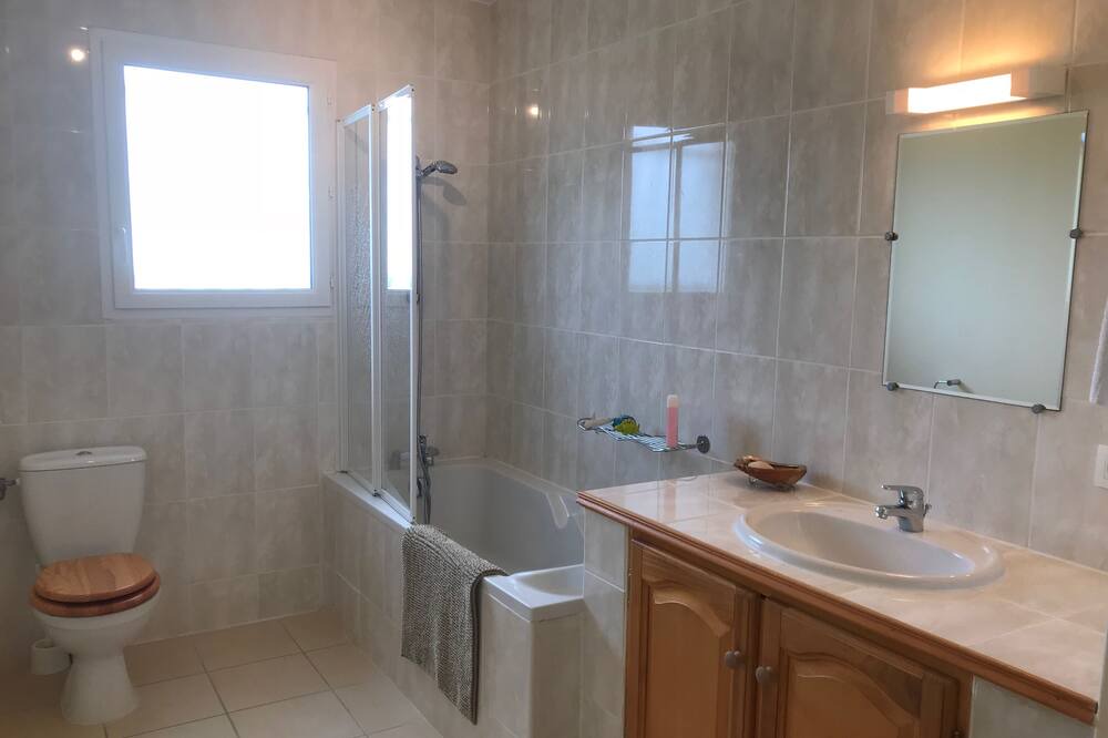 Photo of Bathroom in Limoux