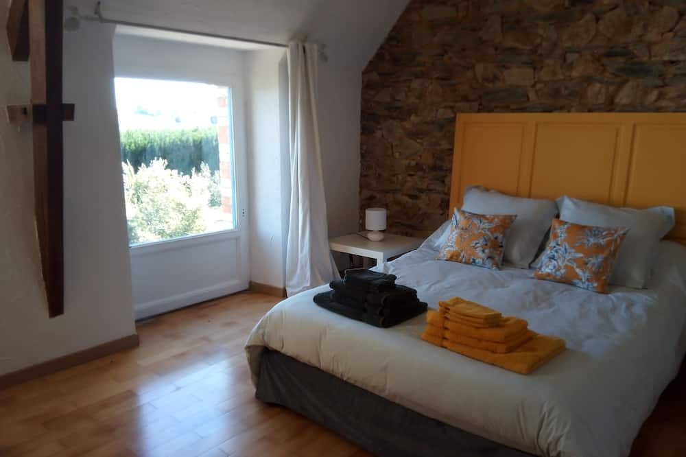 Photo of Bedroom in Maure-de-Bretagne