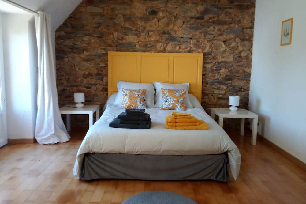 Photo of Bedroom in Maure-de-Bretagne