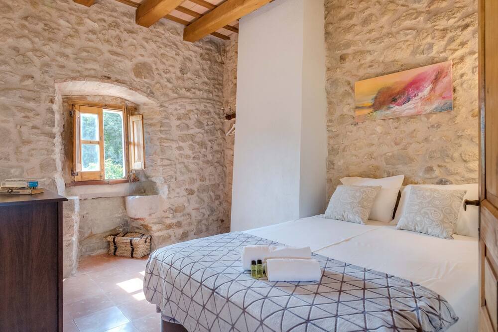 Photo of Bedroom in Sant Jordi Desvalls