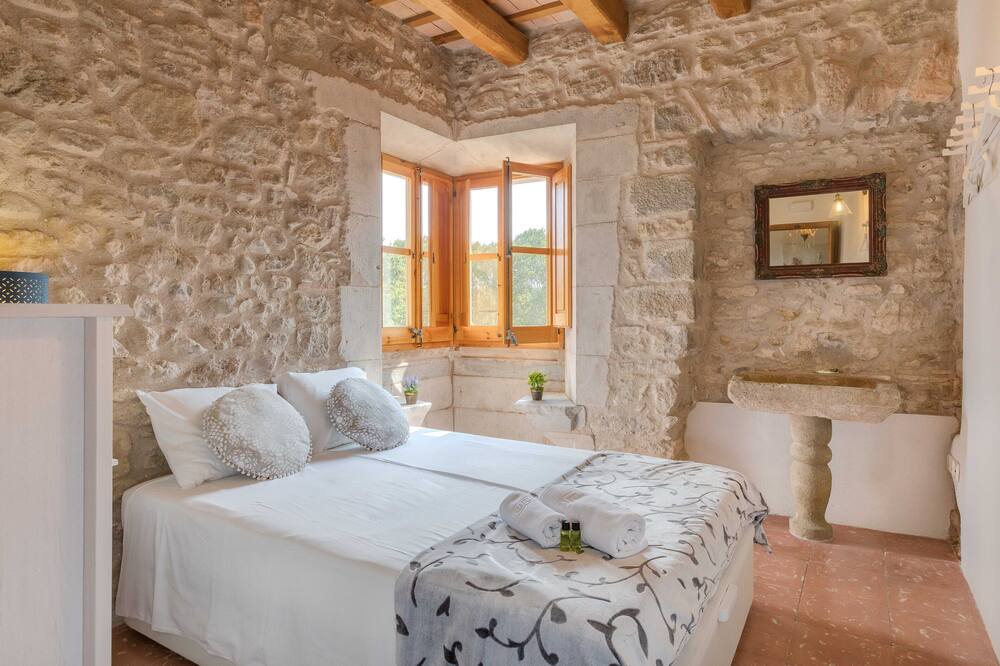 Photo of Bedroom in Sant Jordi Desvalls