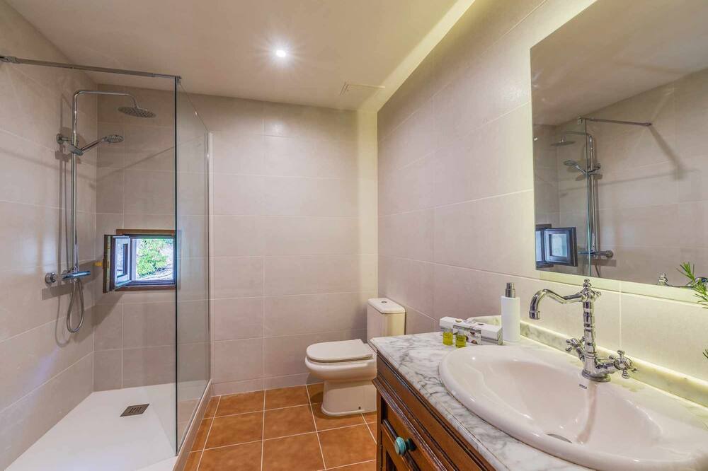 Photo of Bathroom in La Llacuna