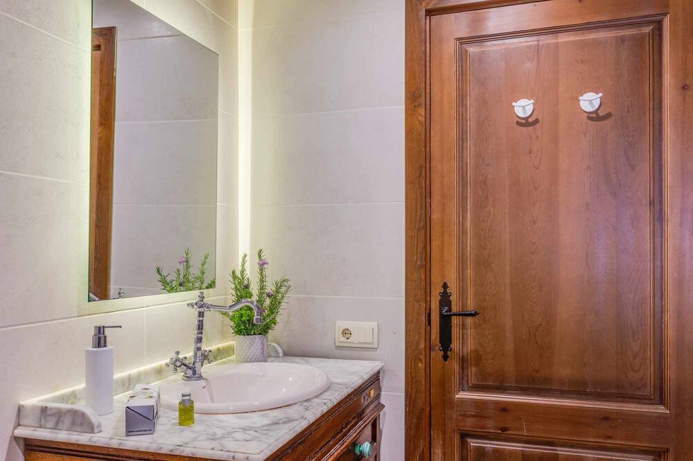Photo of Bathroom in La Llacuna