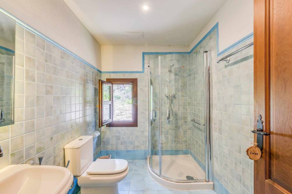 Photo of Bathroom in La Llacuna