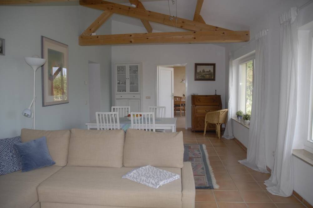 Photo of Livingroom in Ambax