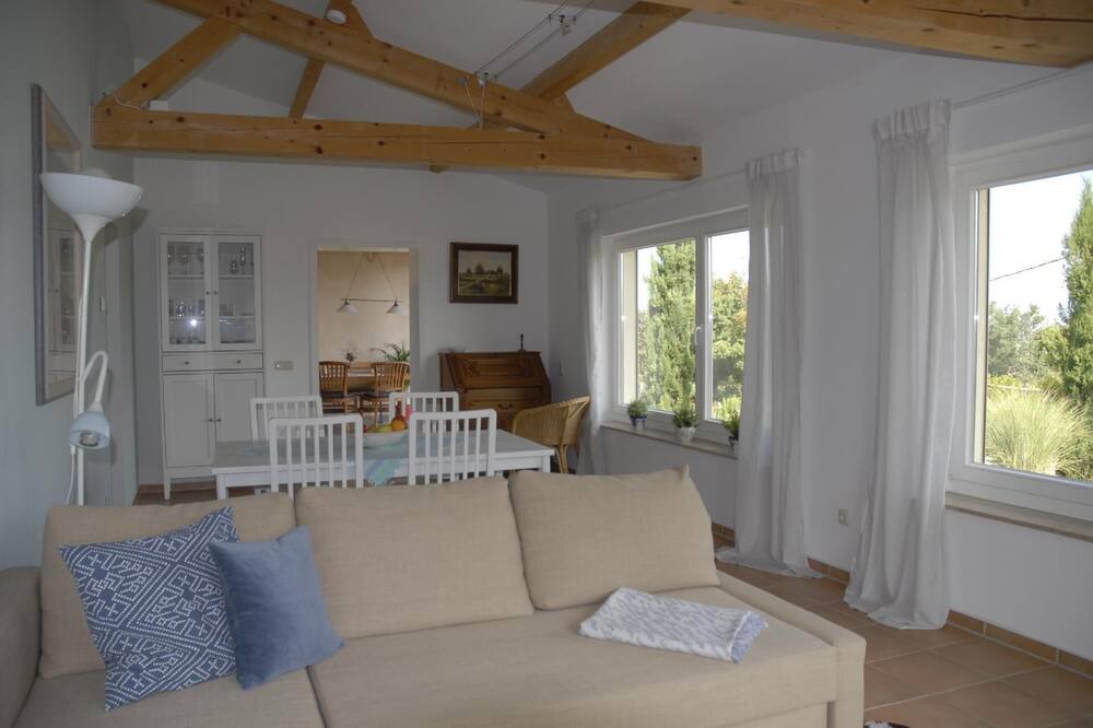 Photo of Livingroom in Ambax