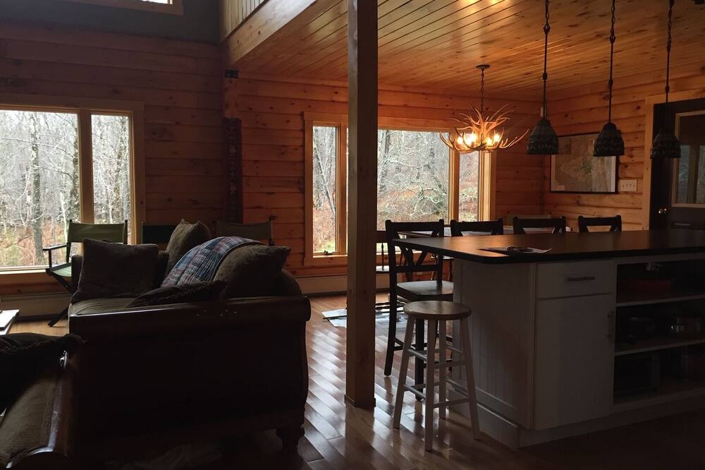 Photo of Livingroom in Town of Denning