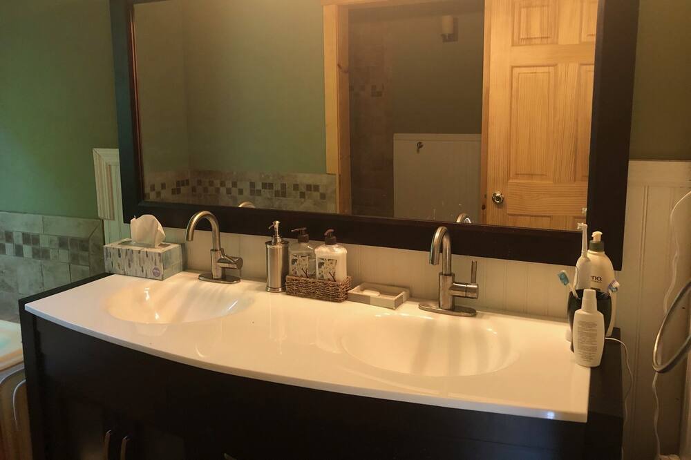 Photo of Bathroom in Town of Denning