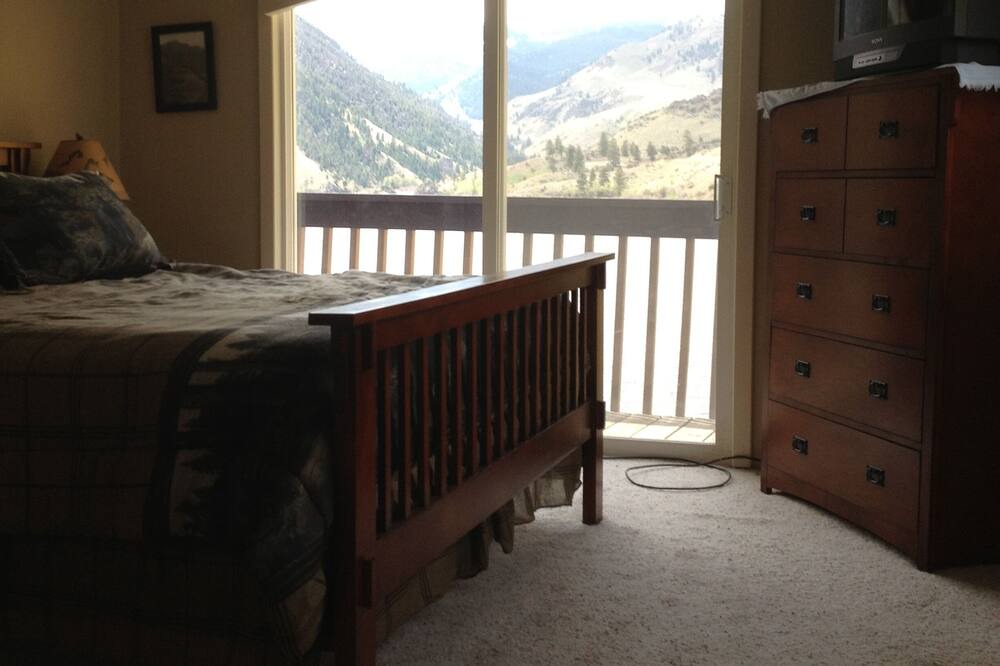 Photo of Others in Salmon