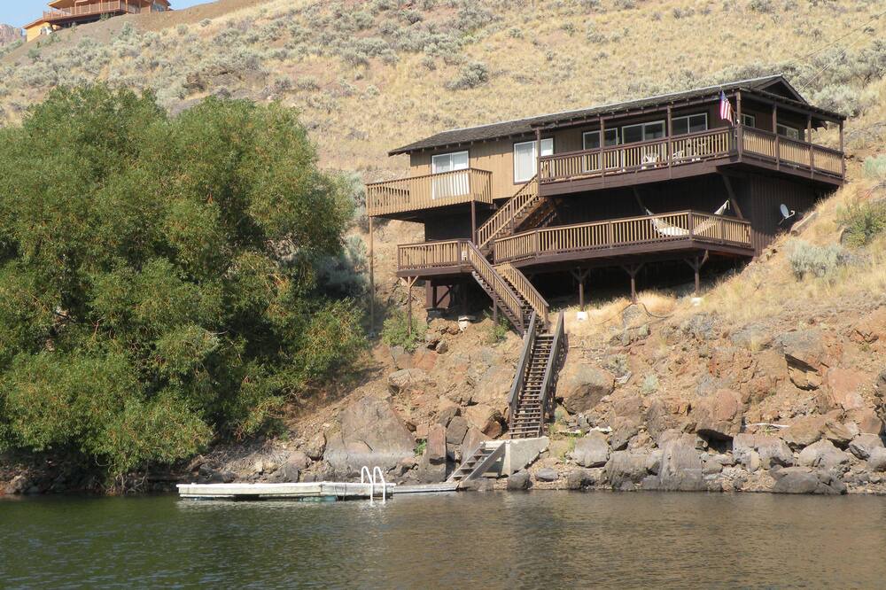 Photo of Outdoor in Salmon