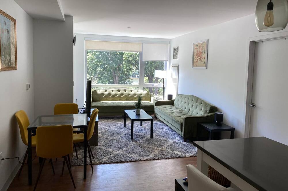 Photo of Livingroom in Mission Hill