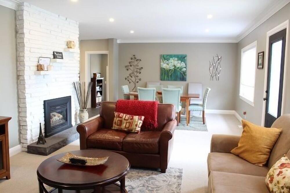 Photo of Livingroom in Fort Erie