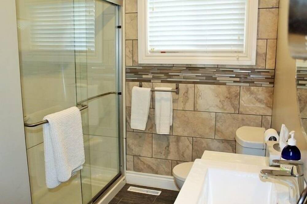Photo of Bathroom in Fort Erie