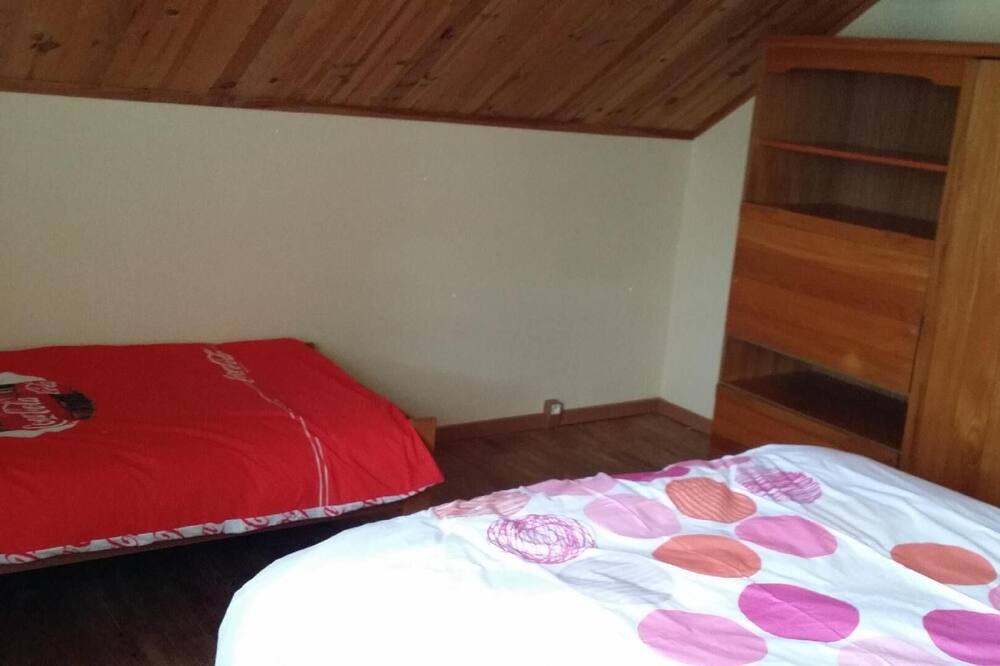 Photo of Bedroom in Villeneuve-la-Lionne