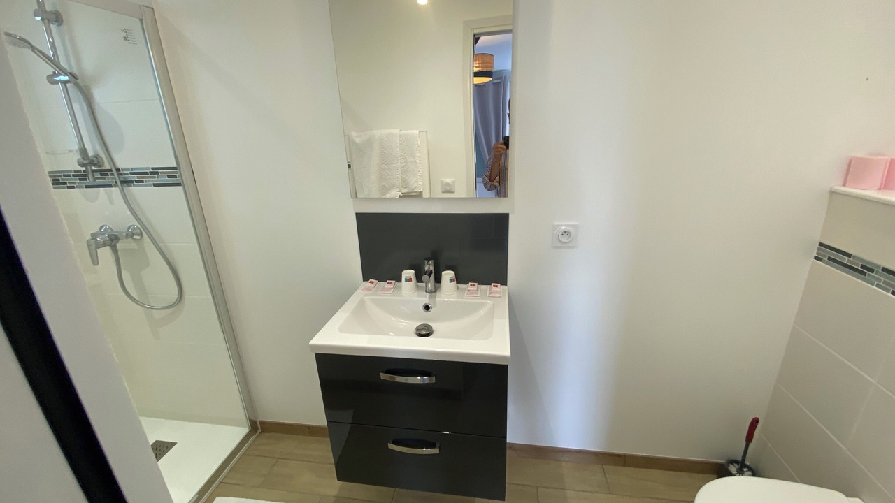 Photo of Bathroom in Saint-Come-de-Fresne