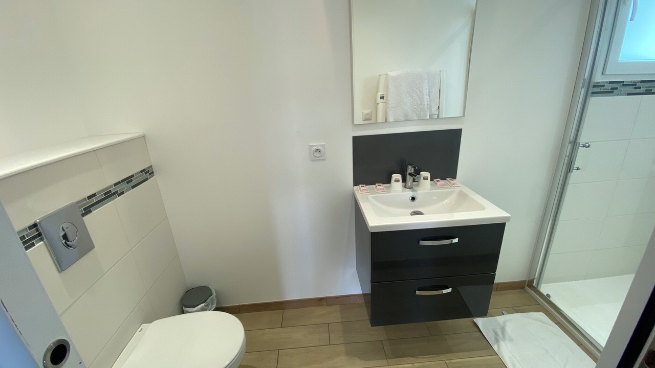 Photo of Bathroom in Saint-Come-de-Fresne