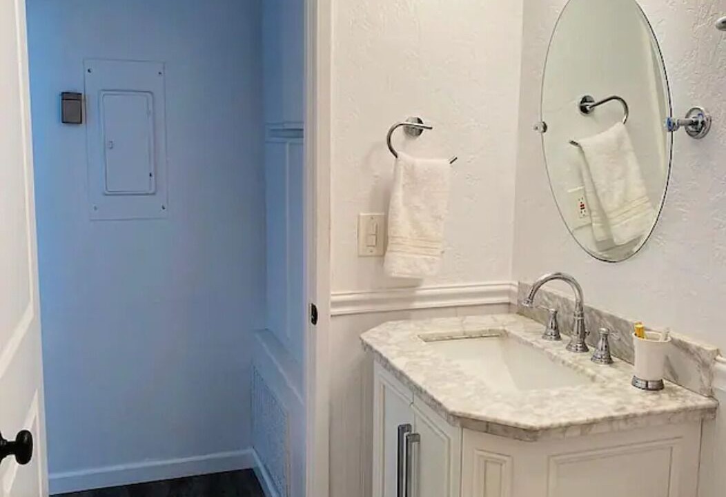 Photo of Bathroom in Gas Lamp Section