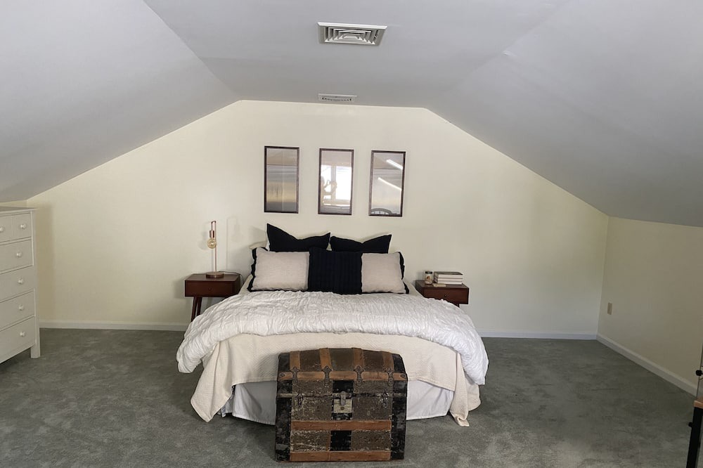 Photo of Bedroom in Cos Cob