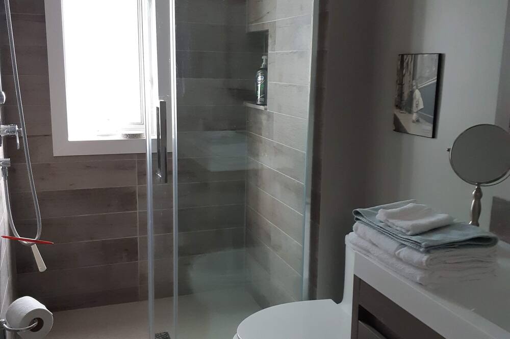 Photo of Bathroom in Pointe Claire
