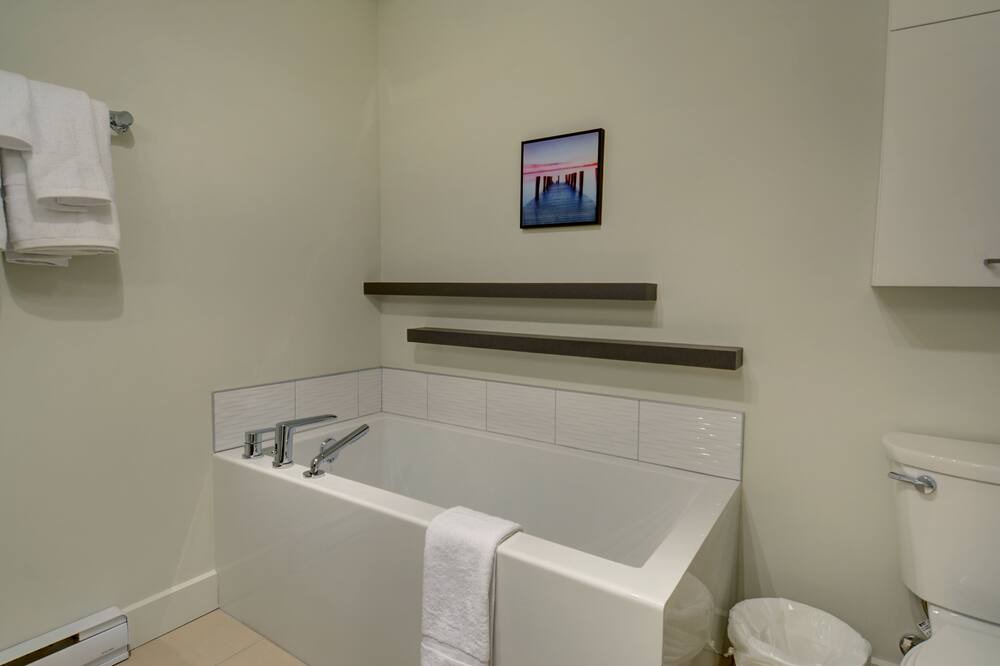 Photo of Bathroom in Cite-Universitaire