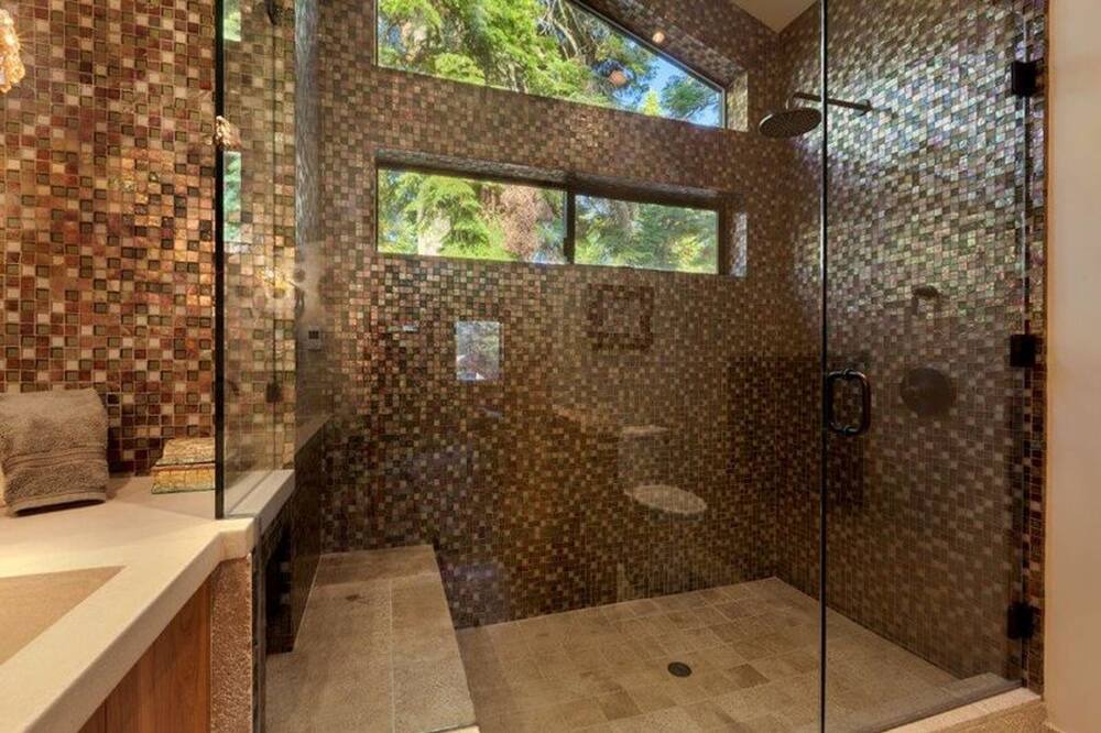 Photo of Bathroom in Lake Forest