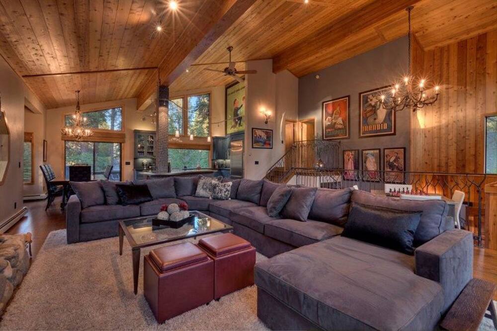 Photo of Livingroom in Lake Forest