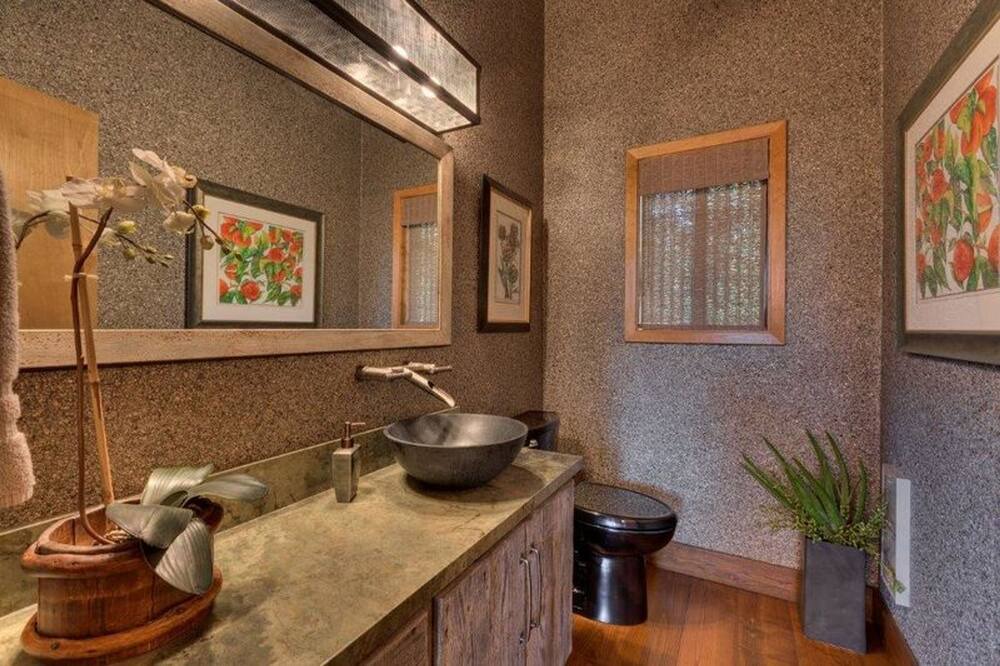 Photo of Bathroom in Lake Forest