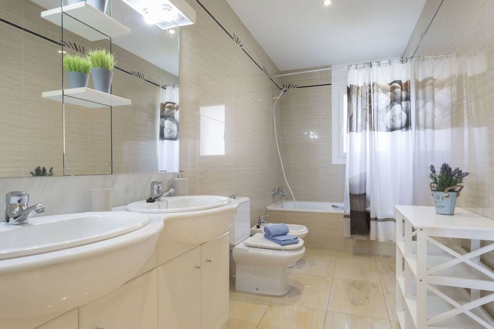 Photo of Bathroom in Palau-Saverdera
