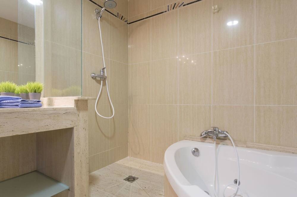 Photo of Bathroom in Palau-Saverdera